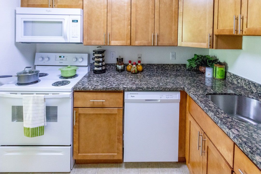 Eagles Walk Apartments in Rosedale, MD - Foto de edificio