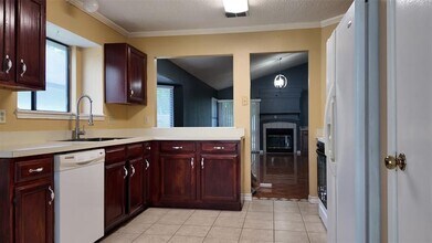 12331 Yarmont Way in Austin, TX - Building Photo - Building Photo