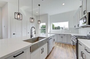 1102 Paul Quinn St in Houston, TX - Building Photo