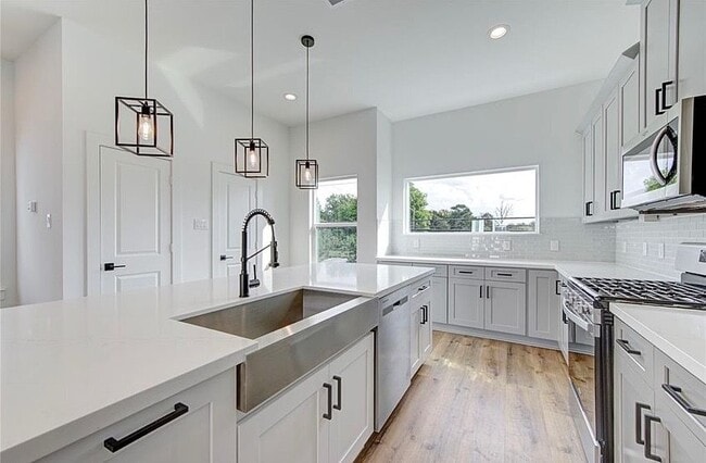 1102 Paul Quinn St