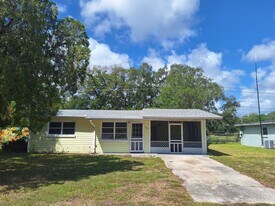 706 Mary St in Edgewater, FL - Building Photo