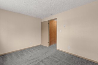 11540 Pinehurst Way NE in Seattle, WA - Building Photo - Building Photo