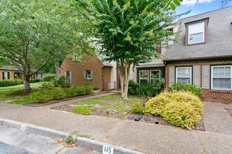 117 Wellesley Dr in Newport News, VA - Building Photo - Building Photo