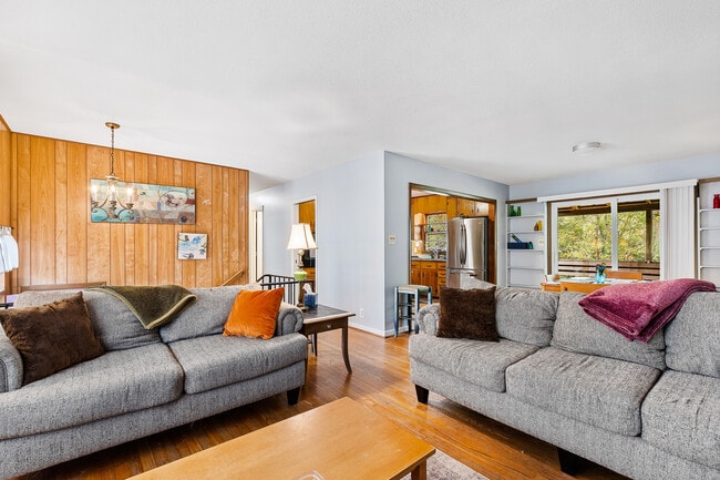 property at 3421 Huntleigh Dr