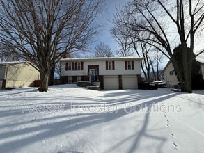 8013 N Congress Ave in Kansas City, MO - Building Photo - Building Photo