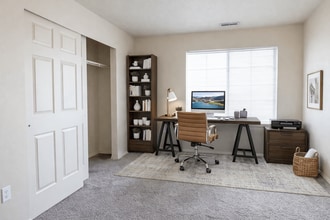 Haven Pointe Apartments in West Haven, UT - Foto de edificio - Building Photo