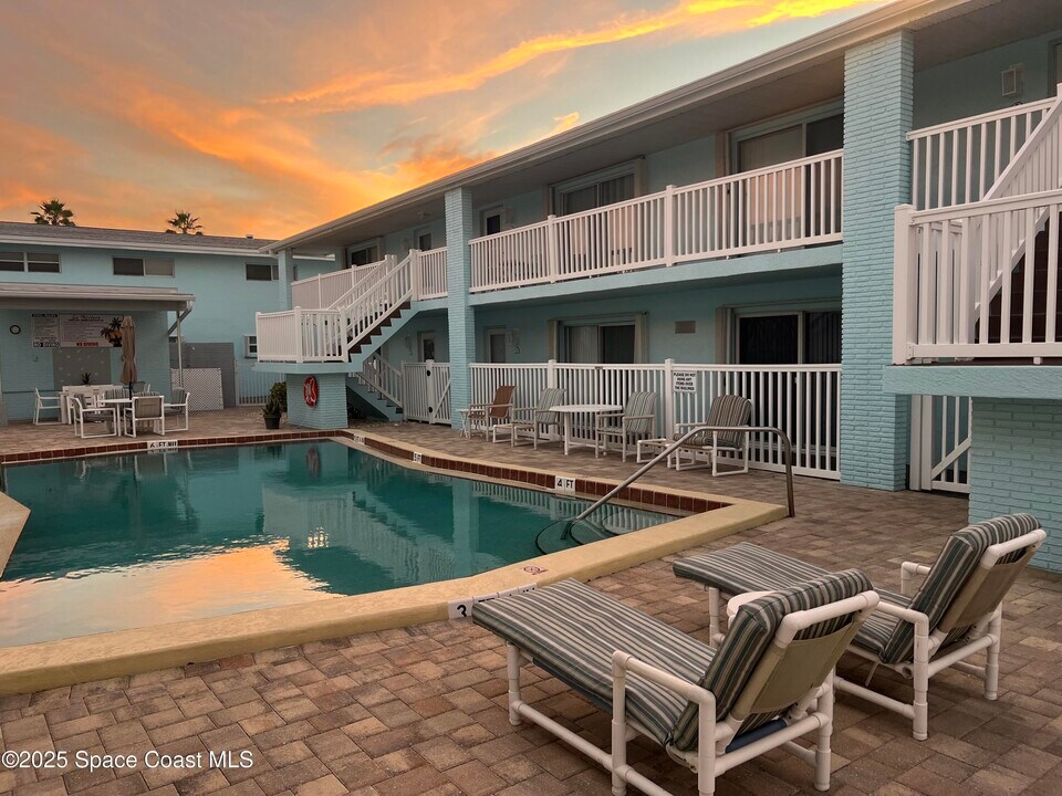 180 Flagler Ln in Cocoa Beach, FL - Building Photo