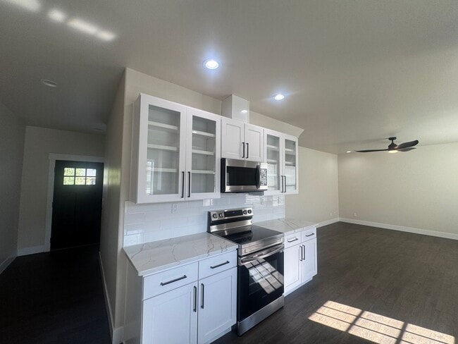 property at 1502 S 71st Ave