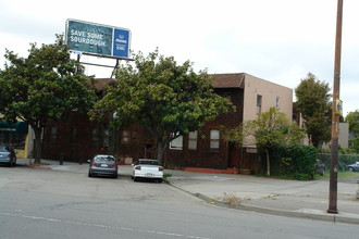 2930-2932 Adeline St in Berkeley, CA - Foto de edificio - Building Photo