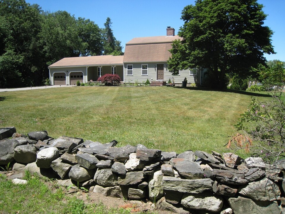 11 Richardson Rd in Chelmsford, MA - Building Photo