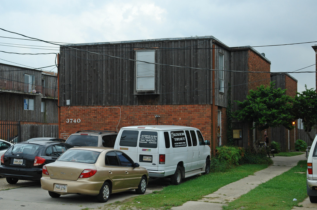 3740 Division St in Metairie, LA - Building Photo