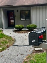 22 Essex Grn Dr in Merrimack, NH - Building Photo