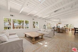 9609 Oak Pass Rd in Beverly Hills, CA - Building Photo - Building Photo