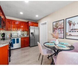 1345 NE 14th Ave in Fort Lauderdale, FL - Foto de edificio - Building Photo