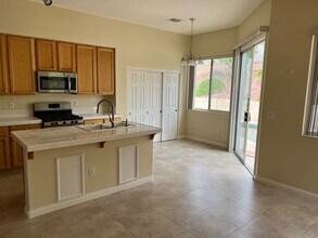 1841 Spring Summit Ln in Las Vegas, NV - Building Photo - Building Photo