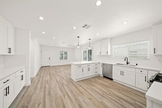 4832 Downey Ave in Lakewood, CA - Building Photo - Building Photo