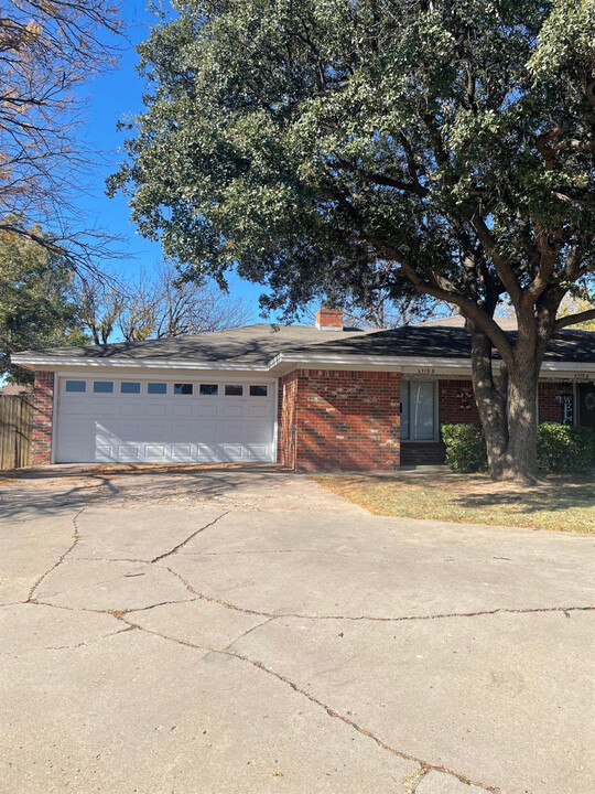 6310 Quaker Ave in Lubbock, TX - Building Photo