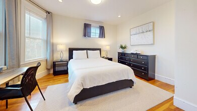 30 Clay St, Unit 3 in Cambridge, MA - Building Photo - Building Photo