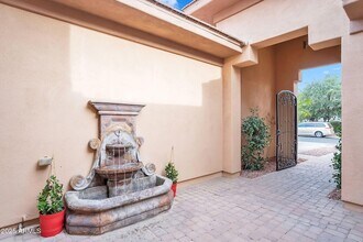 4756 E Ironhorse Rd in Gilbert, AZ - Foto de edificio - Building Photo