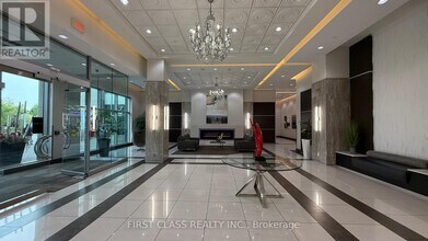 7171-7171 Yonge St in Markham, ON - Building Photo - Building Photo