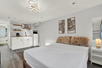 5613 19th Ave S in Gulfport, FL - Building Photo - Building Photo