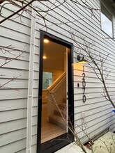 12070 SE Pine St, Unit Pine Street in Portland, OR - Foto de edificio - Building Photo