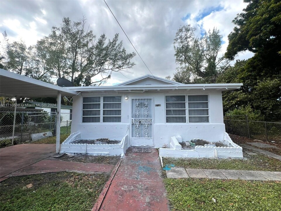 6728 NW 23rd Ave in Miami, FL - Building Photo