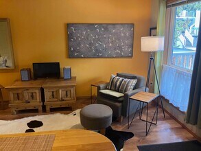 1443 NW Juniper St in Bend, OR - Building Photo - Building Photo