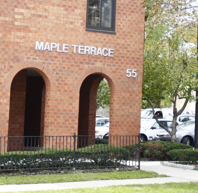 Maple Terrace Senior Apartments in New Rochelle, NY - Foto de edificio - Building Photo
