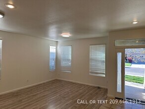 1323 Green Ridge Dr in Stockton, CA - Building Photo - Building Photo