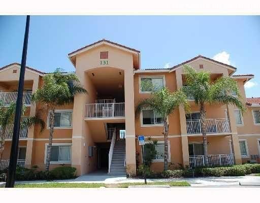 property at 201 SW Palm Dr