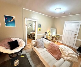 68 Egmont St, Unit 5 in Brookline, MA - Building Photo - Building Photo