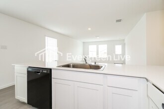 240 Sycamore Pl in Wilmer, TX - Building Photo - Building Photo