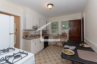 60 Greycliff Rd, Unit 2 in Boston, MA - Foto de edificio - Building Photo