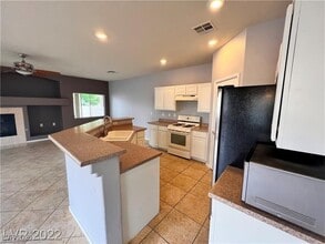 6024 Mustang Breeze Trail in Henderson, NV - Building Photo - Building Photo