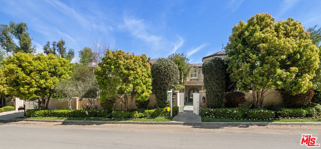 630 N Bonhill Rd in Los Angeles, CA - Building Photo