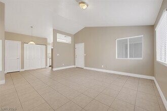 719 Anne Ln in Henderson, NV - Building Photo - Building Photo