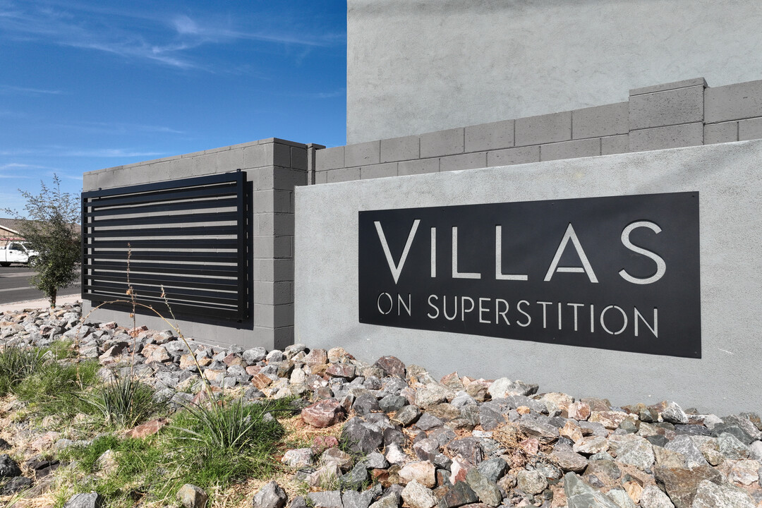 Villas on Superstition in Apache Junction, AZ - Foto de edificio