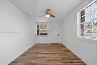 6381 SW 39th St in Miami, FL - Building Photo - Building Photo
