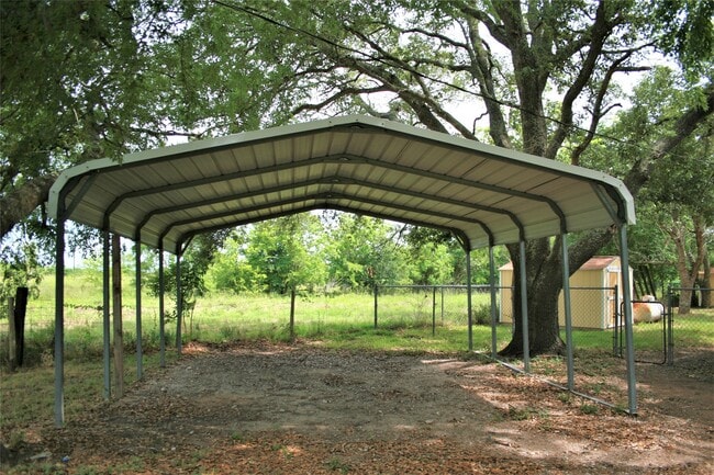 4419 FM 3538 in Sealy, TX - Foto de edificio - Building Photo
