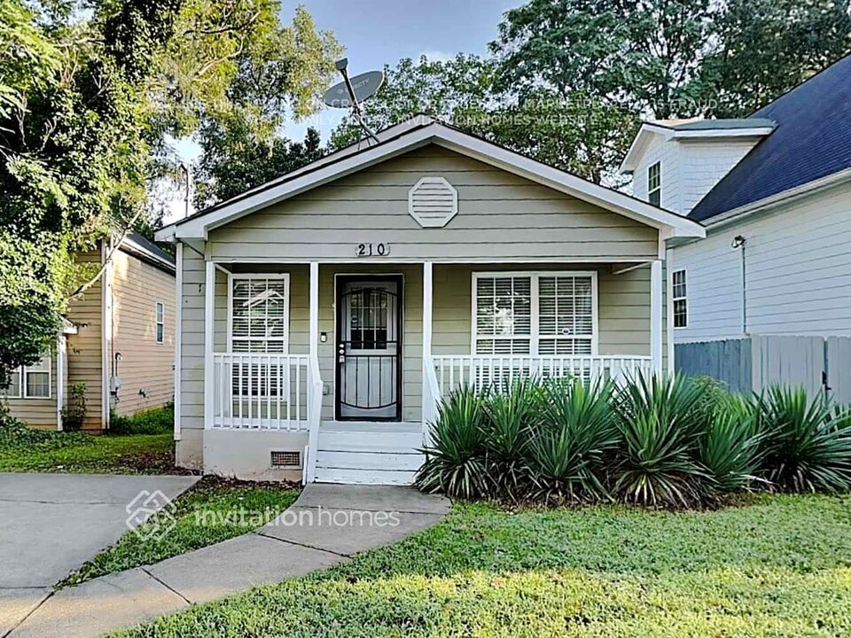 210 Farrington Ave SE in Atlanta, GA - Building Photo