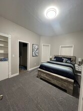 320 W 4th St, Unit 101 in Cedar Falls, IA - Building Photo - Building Photo