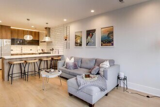 3320 N Narragansett Ave in Chicago, IL - Building Photo - Building Photo