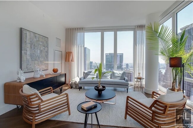 East 44th Street, Unit 18G in New York, NY - Building Photo - Building Photo