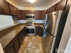 14 Coral Tree Ct in Trenton, NJ - Building Photo - Building Photo