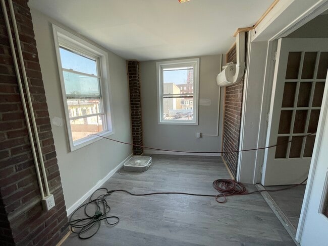 property at 1017 W Hamilton St