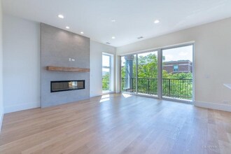 2110 W Washington Blvd in Chicago, IL - Foto de edificio - Building Photo