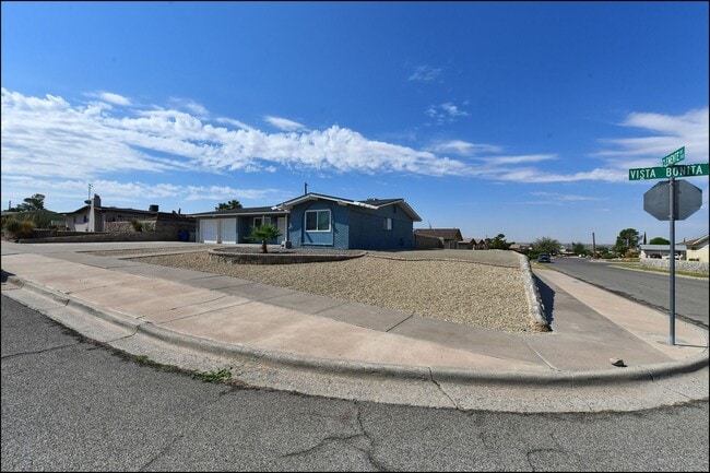 233 Vista Bonita St in El Paso, TX - Building Photo - Building Photo