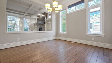 25619 SE 30th St in Sammamish, WA - Building Photo - Building Photo