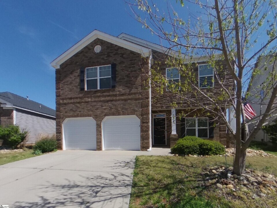 2101 Pomerol Dr in Moore, SC - Building Photo
